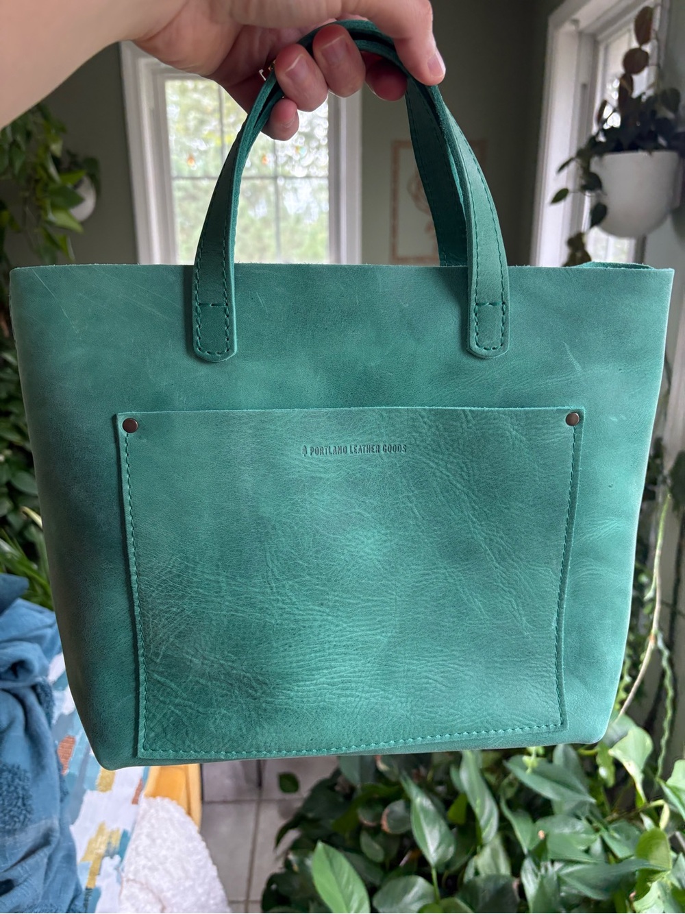 Portland Leather Reef Medium Classic Crossbody